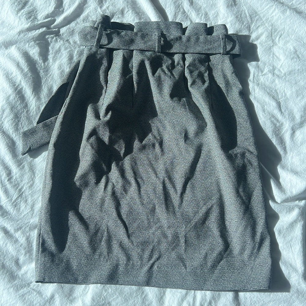 Black and white H&M skirt - size 2 - Picture 2 of 3